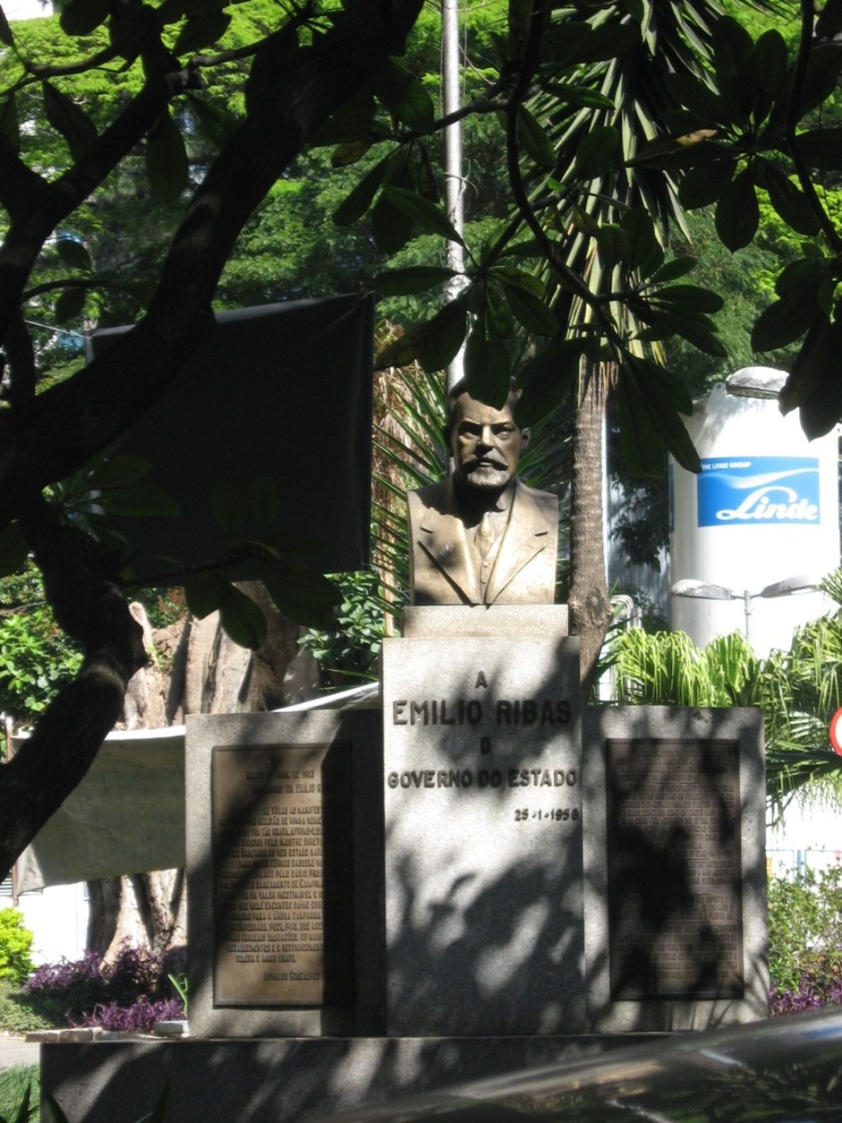 Emilio Ribas' bust (3).JPG